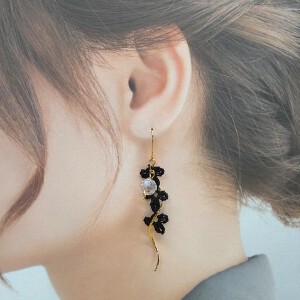Pierced Earrings Gold Post black