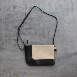 L字レザーサコッシュ　/　日本製　レザー　本革　バッグ　鞄　モノトーン