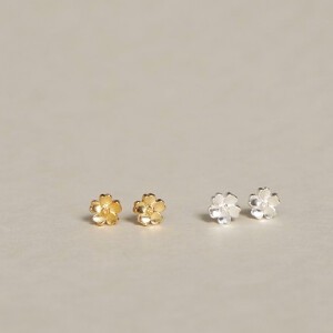 〔SV925〕 サクラピアス（pierced earrings） SAKURA 桜