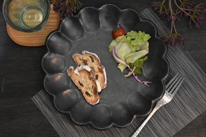 リンカブラック 27プレート 黒系 和食器 丸中皿 日本製 美濃焼 おしゃれ モダン