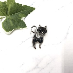 ブローチ　個性的　キラキラ　ラインストーン　猫　アニマル　シルバー　グレー