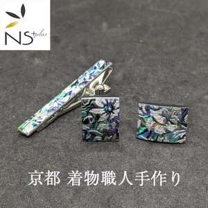 京都 着物職人手作り 和柄 ネクタイピン・カフスボタン セット 黒螺鈿 銀箔 唐草模様
