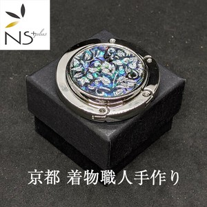 京都 着物職人手作り 和柄 バッグハンガー 黒螺鈿 銀箔 唐草模様