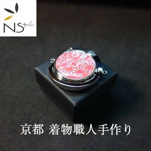京都 着物職人手作り 和柄 バッグハンガー 桃色螺鈿 銀箔 変わり小紋