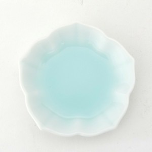 WANOKA　花型豆皿青白磁有田焼　花型　小皿　醤油皿　豆皿　パステル　春　夏　日本製