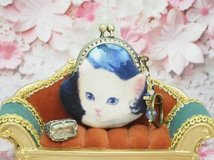 「フェルメール真珠の耳飾りの白猫」がま口バッグチャーム（口金5センチ)