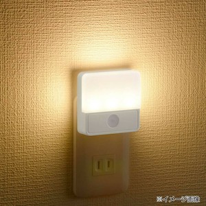 OHM 薄型LEDナイトライト 明暗センサー式 電球色 NIT-ALA6MSQ-WL