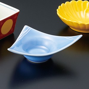 白一珍薄瑠璃三角珍味(有田焼)　日本製 小付け 小鉢