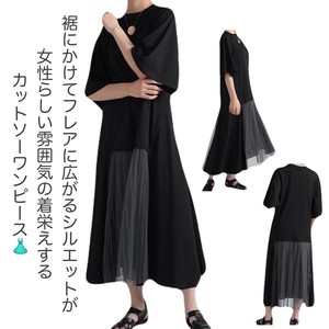 裾にかけフレアに広がるシルエットが女性らしい 異素材切り替えワンピース メーカー希望価格¥17900