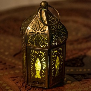 モロッコスタイルの透かし彫りLEDキャンドルランタン【ロウソク風LEDキャンドル付き】 - 【イエローグリー