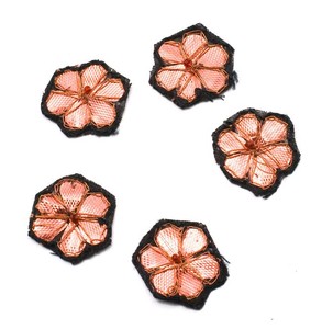 インドの刺繍アップリケ 花 5個セット　【黒×ピンク】