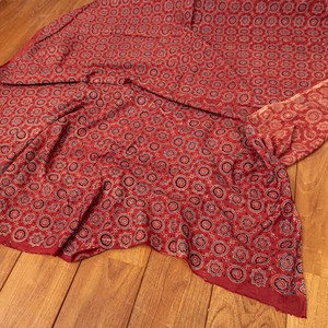 〔1m切り売り〕アジュラックプール村からやってきた　昔ながらの木版染めアジュラックデザイン布〔約107cm