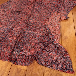 〔1m切り売り〕アジュラックプール村からやってきた　昔ながらの木版染めアジュラックデザイン布〔約112cm