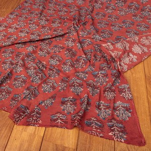 〔1m切り売り〕アジュラックプール村からやってきた　昔ながらの木版染め更紗模様布〔約110cm〕 - レッド系