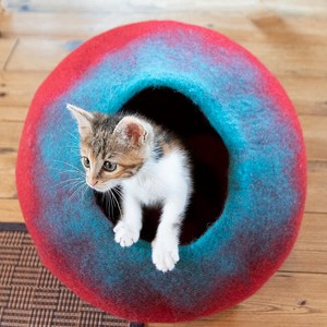 ネパールフェルトの猫ちぐら しっかりめ丸形タイプ　キャットハウス