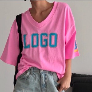 【2024春夏新作】LOGOプリントVネックピグメントTシャツ