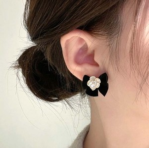Pierced Earrings Resin Post Design black