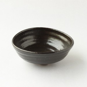 黒釉たわみ抹茶碗