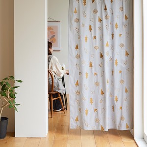 【先行予約】北欧の森をイメージした刺繍のカーテン