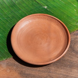 スリランカ伝統の素焼き中皿 テラコッタ製 直径：22.5cm程度