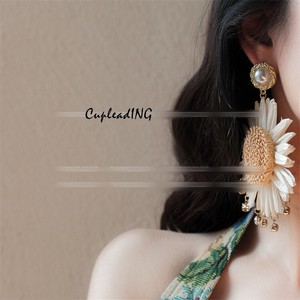 ＜人気商品＞INSスタイル 耳飾り ピアス ヒマワリのイヤリング 誇張 太陽の花 真珠