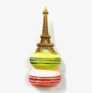 【フランスより直輸入】マグネット Tour Eiffel sur un macaron　マカロン　エッフェル塔