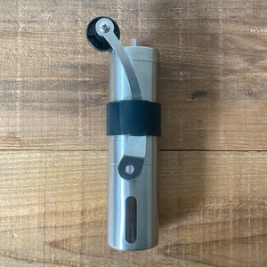 コーヒーミル（L） 手動 1~3杯分用 ハンドル収納ゴムカーバー付き アウトドアー OUTDOOR SPO-007