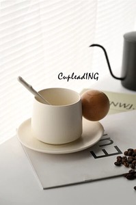 ≪予約商品≫INSスタイル 木球 手でコーヒーカップ 陶磁器カップ マグカップ 皿 セット  おしゃれな