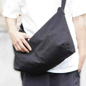 キャンバス シンプル ショルダー バッグ カジュアル 斜めがけ 肩掛け 大容量　マチ広