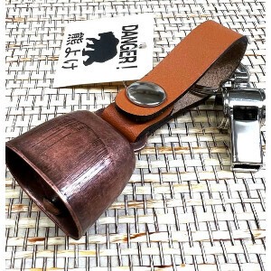 ◇さらにコンパクト◇【★山とアウトドアの必需品 】ポリス笛付き牛本皮革熊よけベル【小】