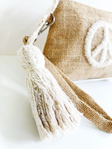 ⑥おすすめ★【SALE★在庫限り】PEACE刺繍・ジュートポーチ(手刺繍)