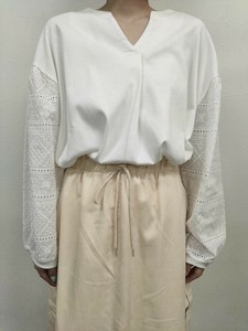 T-shirt Keyhole Neck Switching