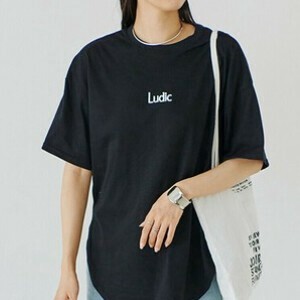 ★英字ロゴ刺繍 ラウンドヘムオーバーサイズプリントT　SS　ロゴ　カーブ　裾　スリット