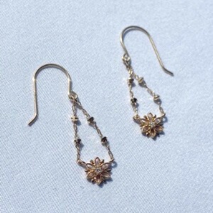 【Cheravir】K10YG 花 ピアス ダイヤモンド
