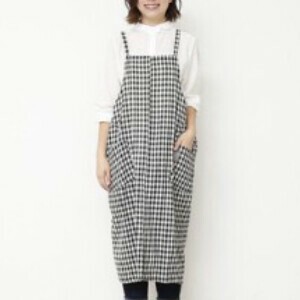 コットンリネンフロントスリット被りエプロン　　ナチュラル●綿麻●天然●ゆったり●おしゃれ●キッチン