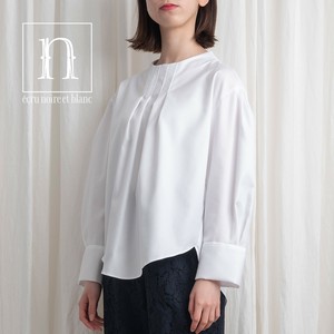 計算しつくしたシンプルなラインで大人カジュアルを楽しむ《コットタックブラウス》