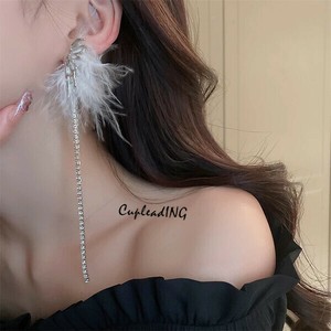◆◆大人気◆◆早い者勝ち 上品映え 銀針 非対称 羽毛 蝶 フリンジ ピアス ロング 耳ピン  個性 快適であ