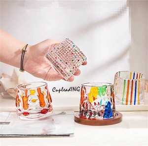 ≪予約商品≫INSスタイル カラーグラス 手描き 回転カップ コースター付き だるま グラス ウイスキーグラス