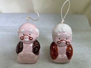 R68-18　縁起鈴　老夫婦　Lucky bell Old couple