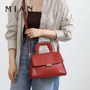 台形ショルダーバッグ　レディス　レディス