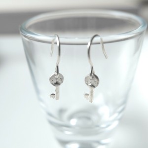 鍵モチーフSILVER925ピアス。