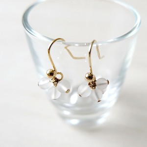 フロストクォーツのピアス。