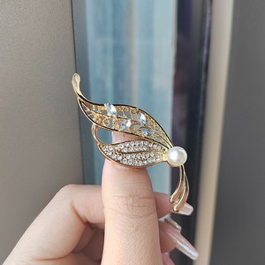ブローチ 真珠 葉  おしゃれ レディース アクセサリー   BQ5378