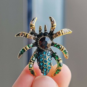 ブローチ クモ   おしゃれ レディース アクセサリー BQ5390