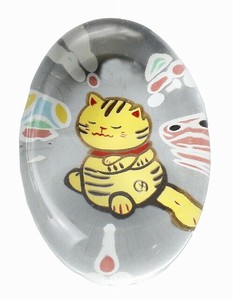 ★幸福を招く★　楽しくお目出度い「縁起の置物」【硝子　猫箸置・黄】