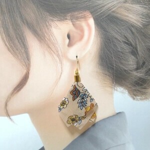 金耳针耳环 棕色 流苏