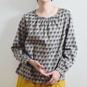 【フェアトレード】V＆A オーガニックコットンサテンギャザープルオーバー エスター柄