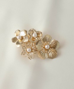 サクラモチーフ メタル ヘアピアス　ヘアーカフ　ヘアフック　フラワー　結婚式　パーティー　韓国製
