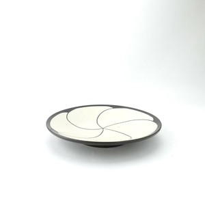 Hasami ware Small Plate Twisted Plum 4-sun