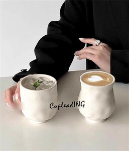 【定番商品】INSスタイル シンプル セラミックカップ 手でコーヒーカップを流す レトロ マグカップ